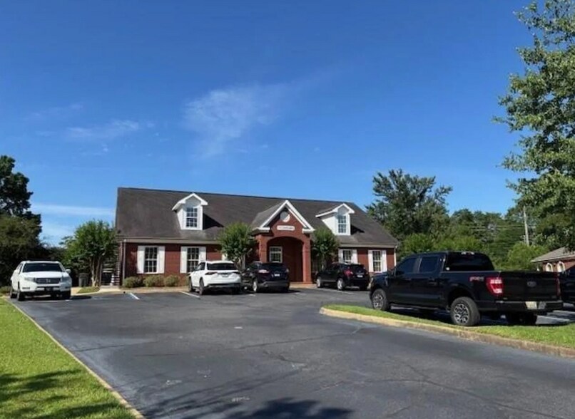 113 Adris Pl, Dothan, AL à vendre - Photo principale – Image 1 sur 8