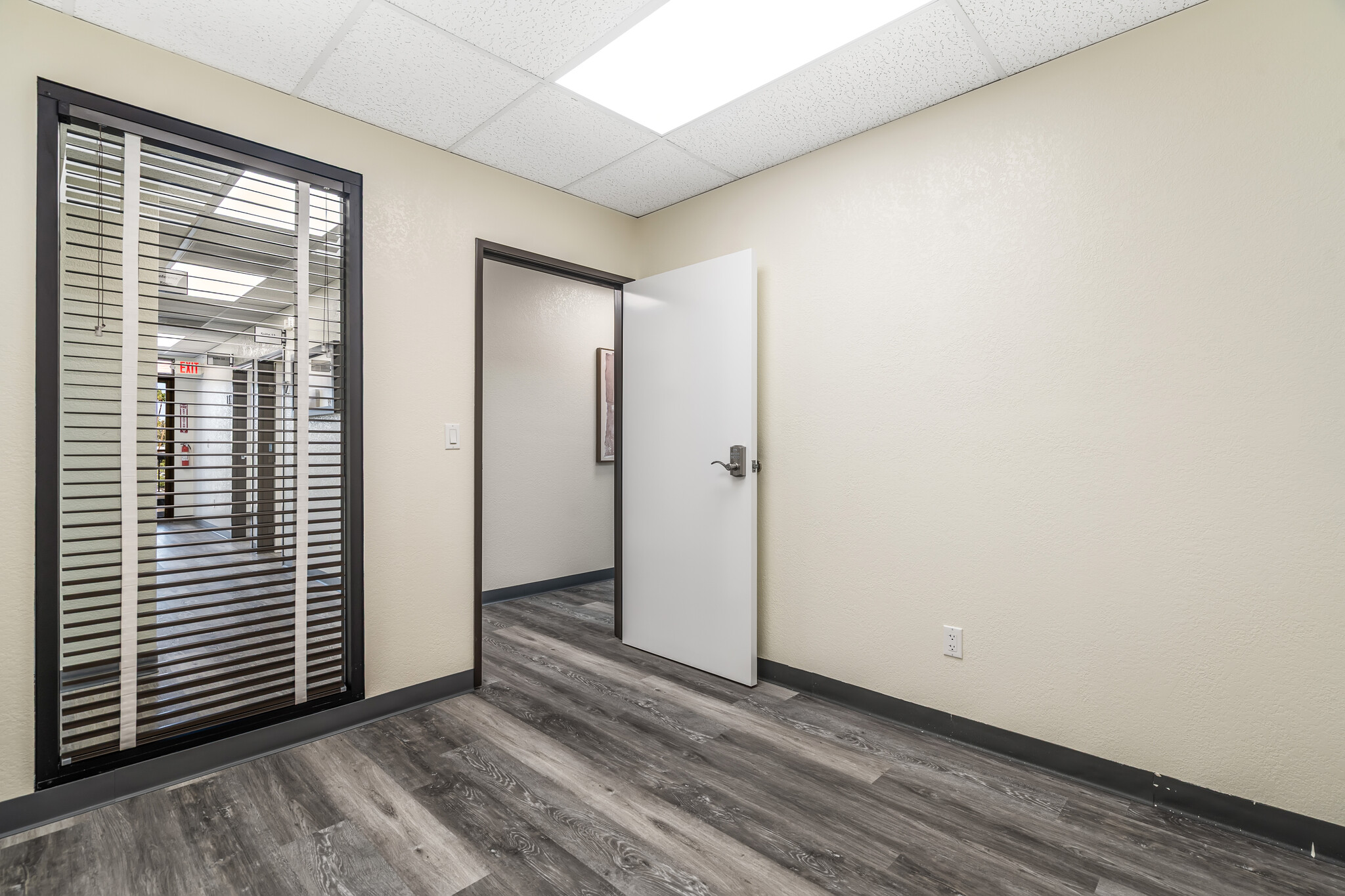 2825 E Tahquitz Canyon Way, Palm Springs, CA à louer Photo intérieure– Image 1 sur 2