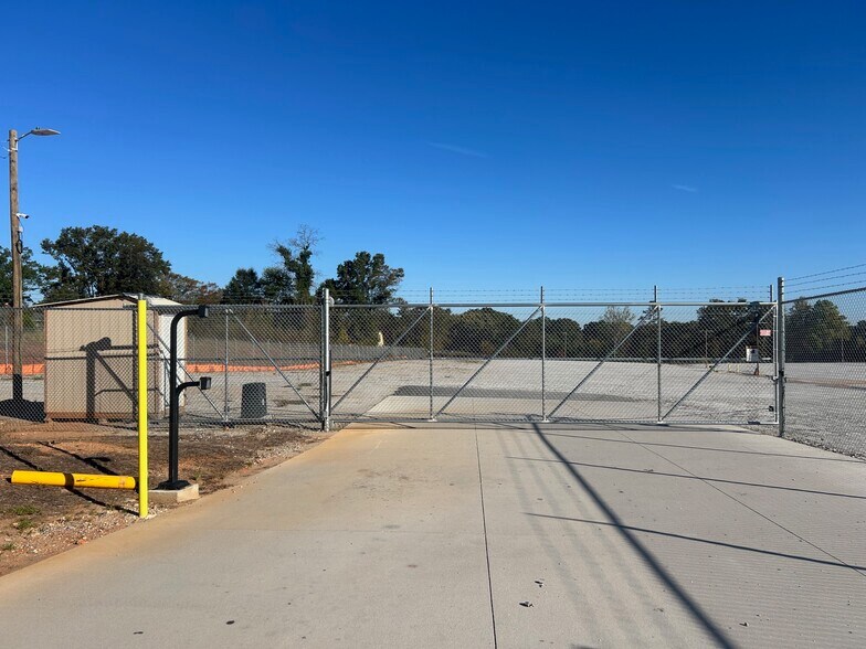 1699 Victor Hill Rd, Duncan, SC à louer - Photo de l’immeuble – Image 1 sur 4