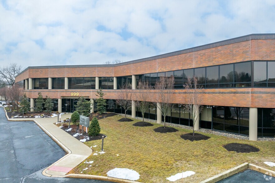 999 Berkshire Blvd, Wyomissing, PA à louer - Photo principale – Image 1 sur 20