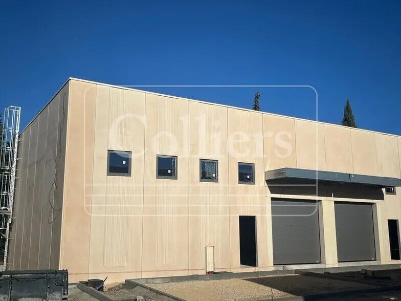 Local d'activités dans Les Pennes-Mirabeau à vendre - Photo de l’immeuble – Image 2 sur 12
