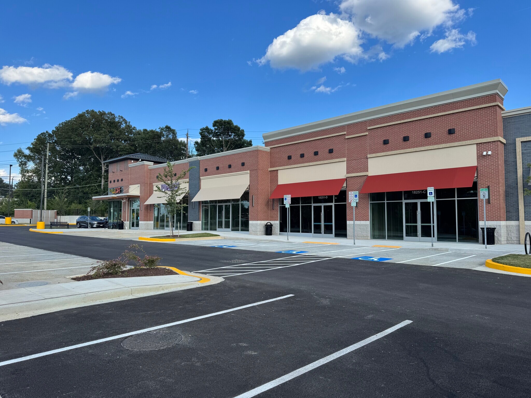 18251 Flower Hill Way, Gaithersburg, MD à louer Photo principale– Image 1 sur 4