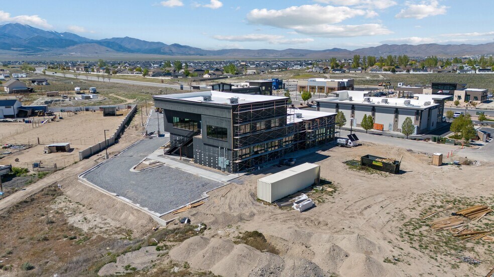 1318 E Eagle Mountain Blvd, Eagle Mountain, UT à vendre - Photo de l’immeuble – Image 3 sur 10