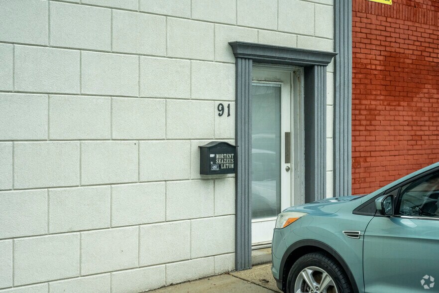 91 Commercial Ave, Garden City, NY à louer - Photo de l’immeuble – Image 2 sur 4
