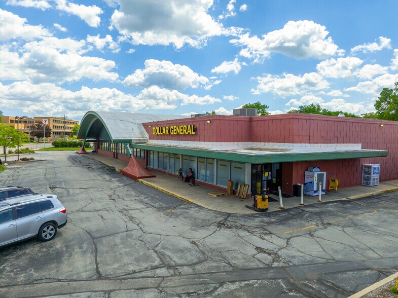 139 E Broadway, Waukesha, WI à louer - Photo de l’immeuble – Image 2 sur 10