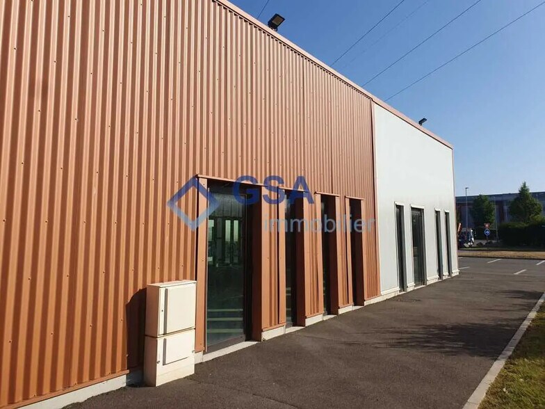 Bureau dans Le Coudray-Montceaux à louer - Photo de l’immeuble – Image 1 sur 6