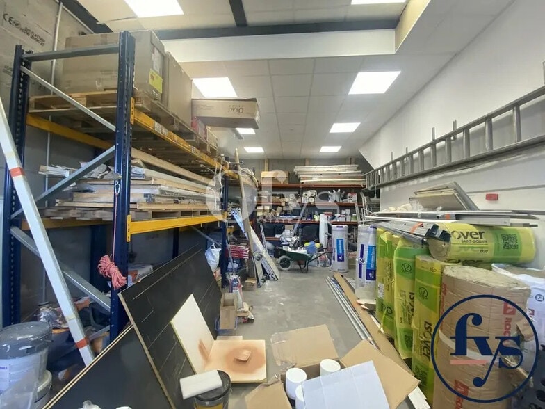 Local d’activités dans Dommartin à louer - Photo intérieure – Image 2 sur 13