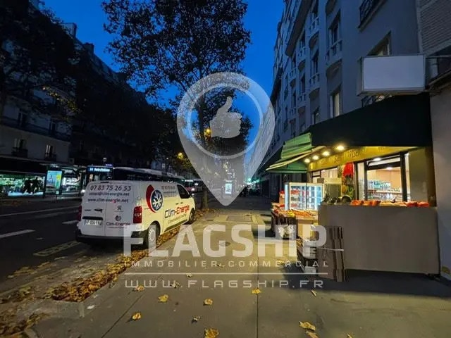 Local commercial dans Paris à louer - Photo de l’immeuble – Image 2 sur 2