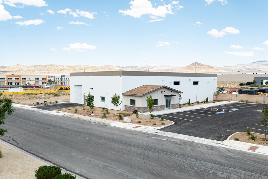 140 Design Place, Sparks, NV à louer - Photo de l’immeuble – Image 2 sur 8