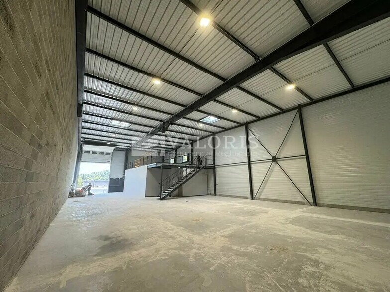 Local d’activités dans Gardanne à louer - Photo de l’immeuble – Image 3 sur 14