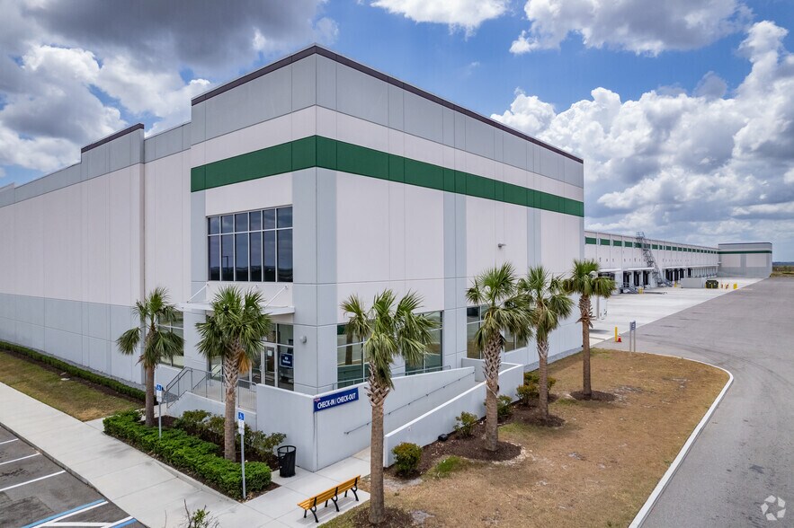 8100 American Way, Groveland, FL à louer - Photo de l’immeuble – Image 2 sur 6