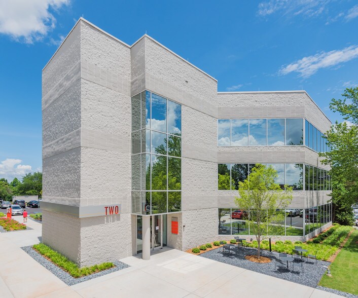 777 Lowndes Hill Rd, Greenville, SC à louer - Photo de l’immeuble – Image 2 sur 5