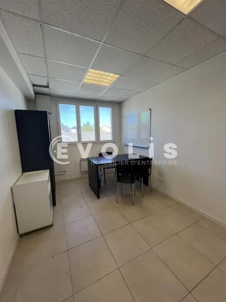 Bureau dans Montfermeil à louer - Photo intérieure – Image 3 sur 8