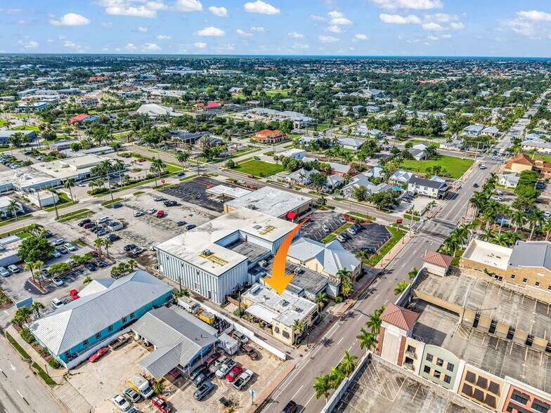 111 W Olympia Ave, Punta Gorda, FL à vendre - Photo de l’immeuble – Image 2 sur 12