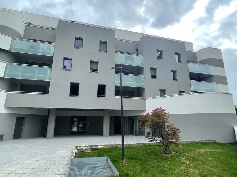 Bureau dans Bihorel à louer - Photo de l’immeuble – Image 2 sur 11