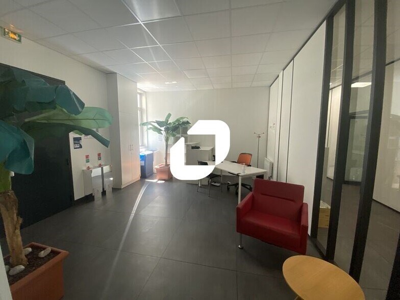 Bureau dans Éragny à louer - Photo intérieure – Image 3 sur 11