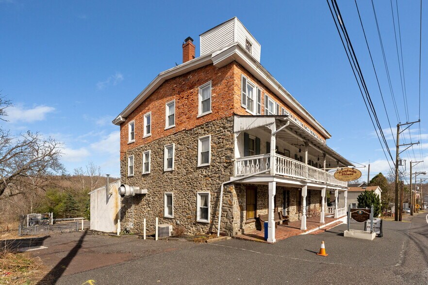 3164 Main St, Green Lane, PA à vendre - Photo de l’immeuble – Image 2 sur 22
