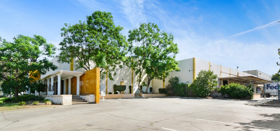 222 N Vincent Ave, West Covina, CA à louer - Photo de l’immeuble – Image 2 sur 10