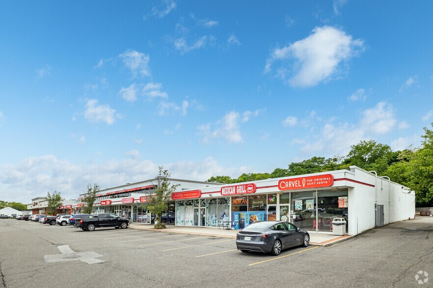 508-520 Larkfield Rd, East Northport, NY à louer - Photo de l’immeuble – Image 3 sur 3