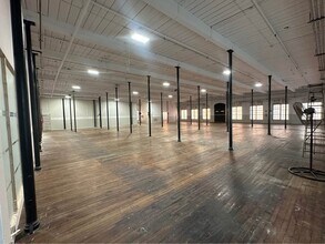 113 Griffin St, Fall River, MA à louer Photo intérieure– Image 2 sur 3