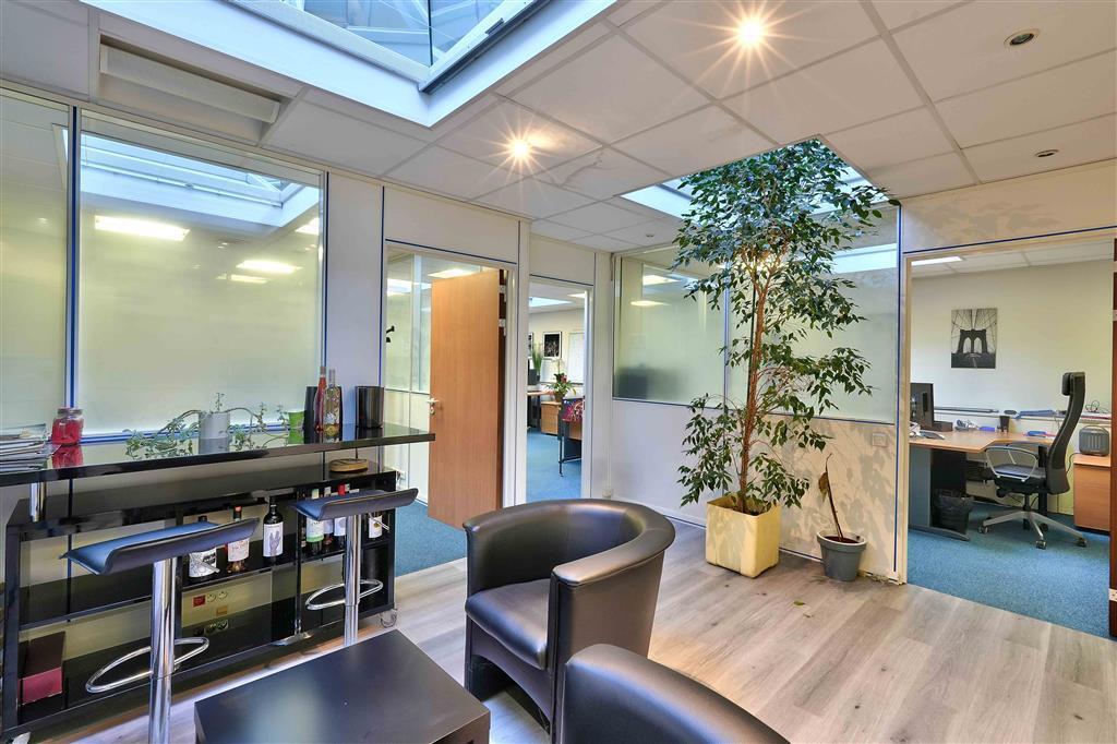 Bureau dans Saint-Cloud à vendre Photo intérieure– Image 1 sur 9
