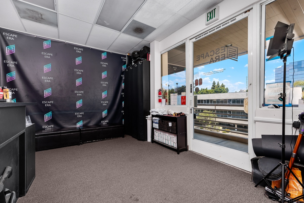 5830 Oberlin Dr, San Diego, CA 92121 - Lot 303 -  - Photo intérieure - Image 1 of 5