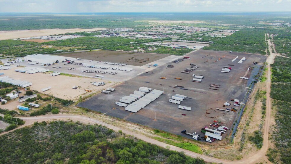 22401 Mines Rd, Laredo, TX à louer - Vidéo sur l’annonce professionnelle – Image 2 sur 5