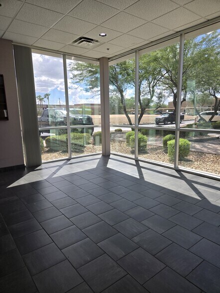 9150 W Indian School Rd, Phoenix, AZ à vendre - Photo de l’immeuble – Image 3 sur 7