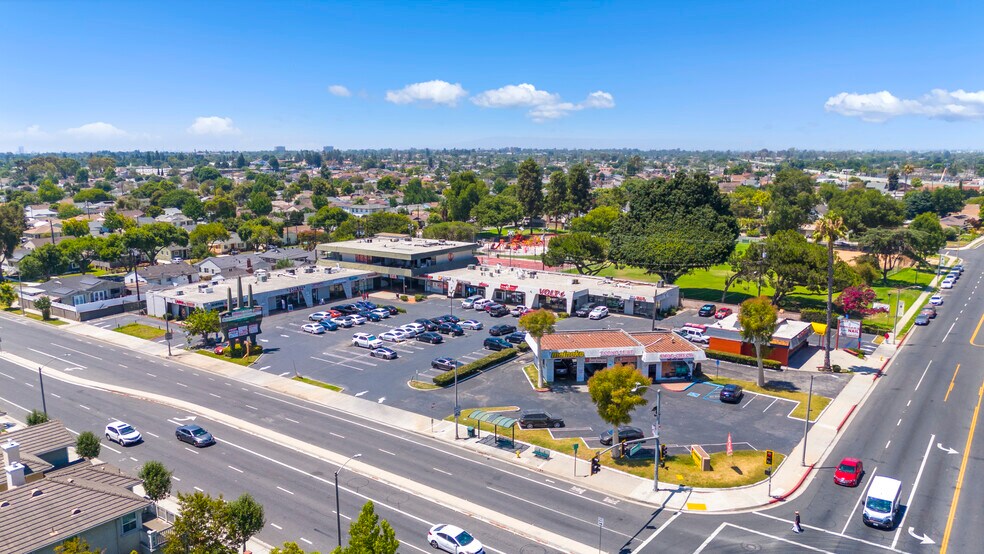 5237-5263 Paramount Blvd, Lakewood, CA à vendre - Photo de l’immeuble – Image 1 sur 30