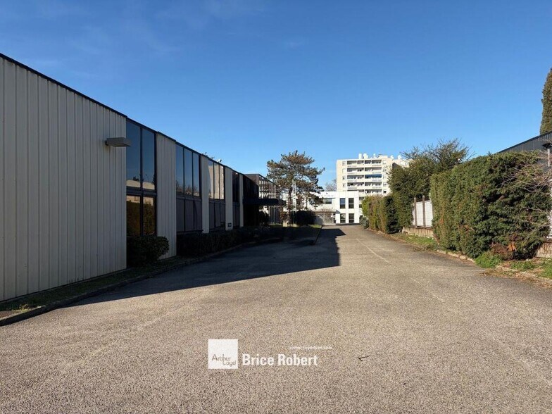 52 Rue Alexandre Dumas, Vaulx-en-Velin à louer - Photo de l’immeuble – Image 2 sur 7