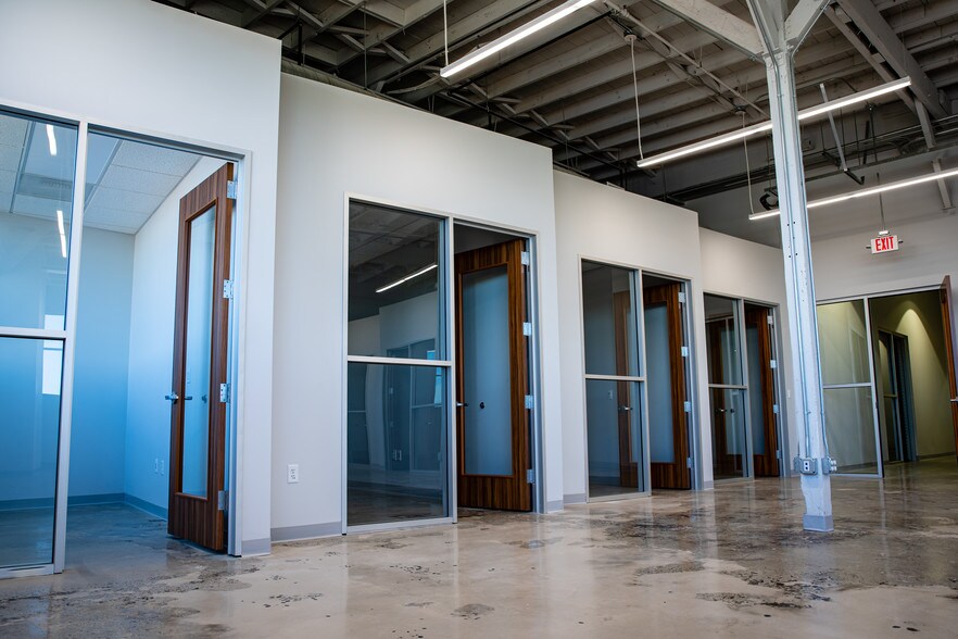 2721 Cesar Chavez Blvd, Fresno, CA à louer - Photo intérieure – Image 2 sur 18