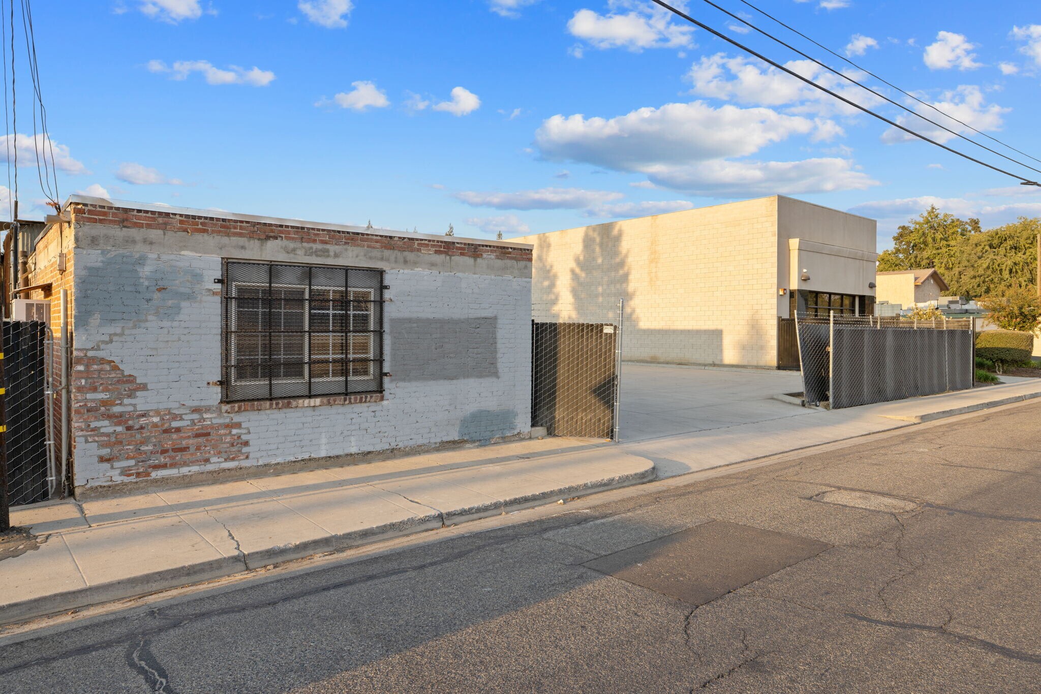 1334 W Goshen Ave, Visalia, CA à vendre Photo principale– Image 1 sur 23