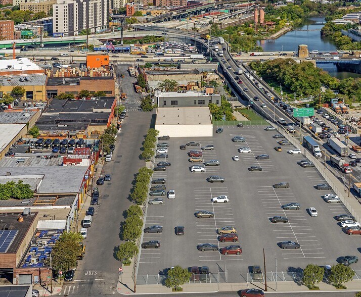 913 Edgewater Rd, Bronx, NY à louer - Photo principale – Image 1 sur 9