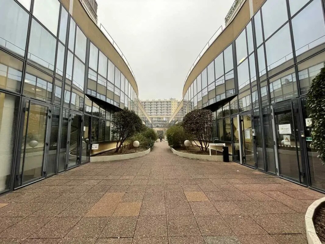 Local d’activités dans Vanves à louer Photo de l’immeuble– Image 1 sur 12