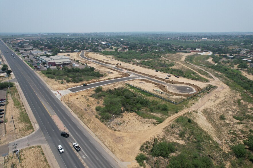 3701 Jaime Zapata Memorial Hwy, Laredo, TX à vendre - Aérien – Image 3 sur 7