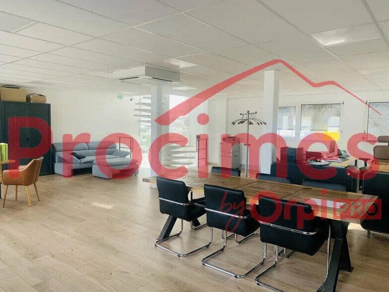 Local d’activités dans Allonzier-la-Caille à louer - Photo de l’immeuble – Image 1 sur 7
