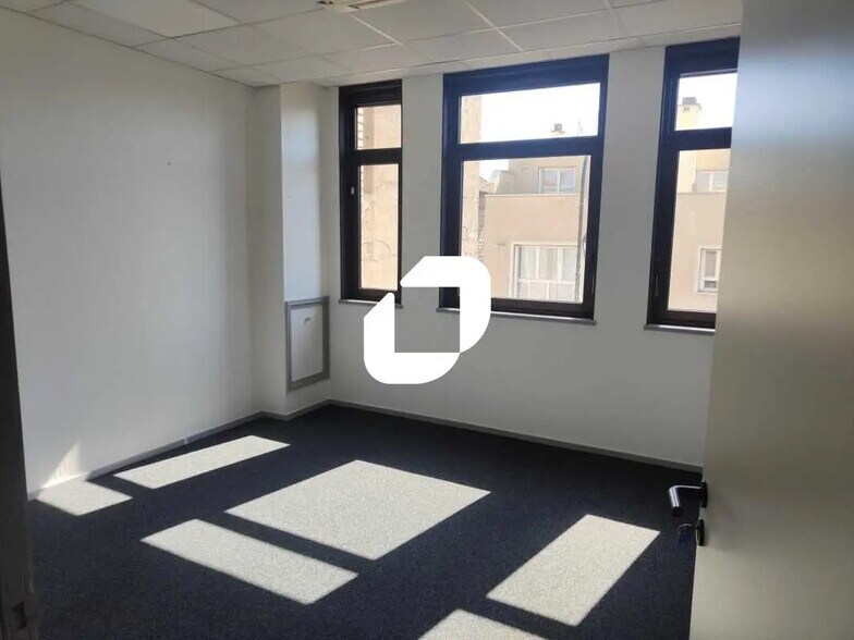 Bureau dans Nanterre à louer - Photo de l’immeuble – Image 3 sur 5
