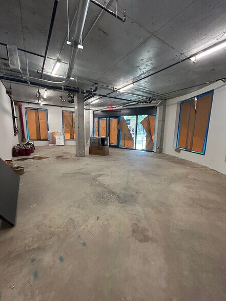 555 Broadway, Brooklyn, NY à louer - Photo intérieure – Image 2 sur 10