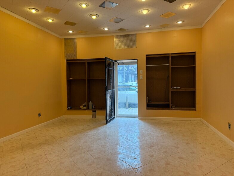 139 Neptune Ave, Brooklyn, NY à louer - Photo de l’immeuble – Image 3 sur 5