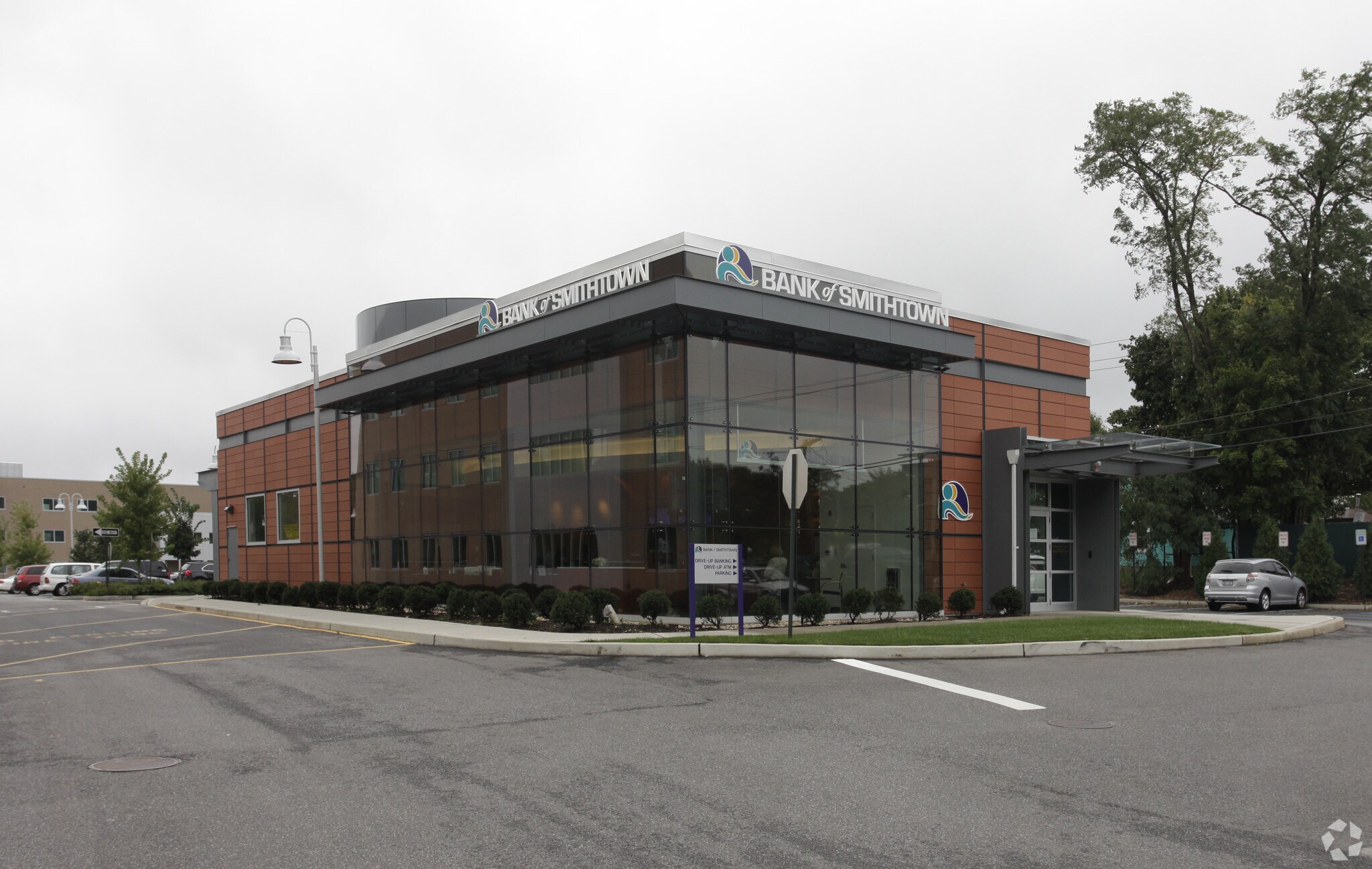 68 N Country Rd, Port Jefferson, NY à louer Photo principale– Image 1 sur 3