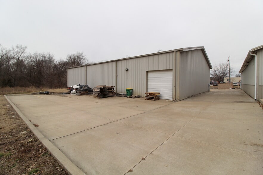 422 W 2nd St, Bonner Springs, KS à louer - Photo de l’immeuble – Image 2 sur 4