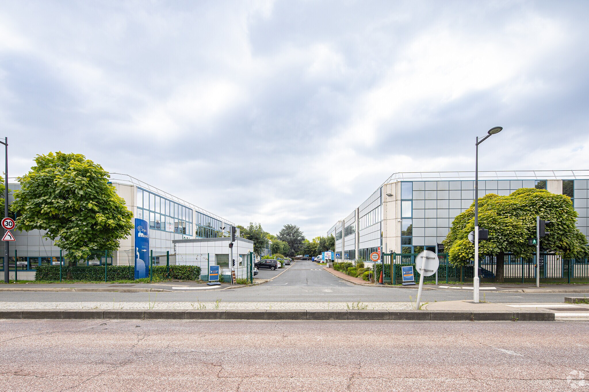 Avenue Des Pépiniéres, Fresnes à louer Photo principale– Image 1 sur 4
