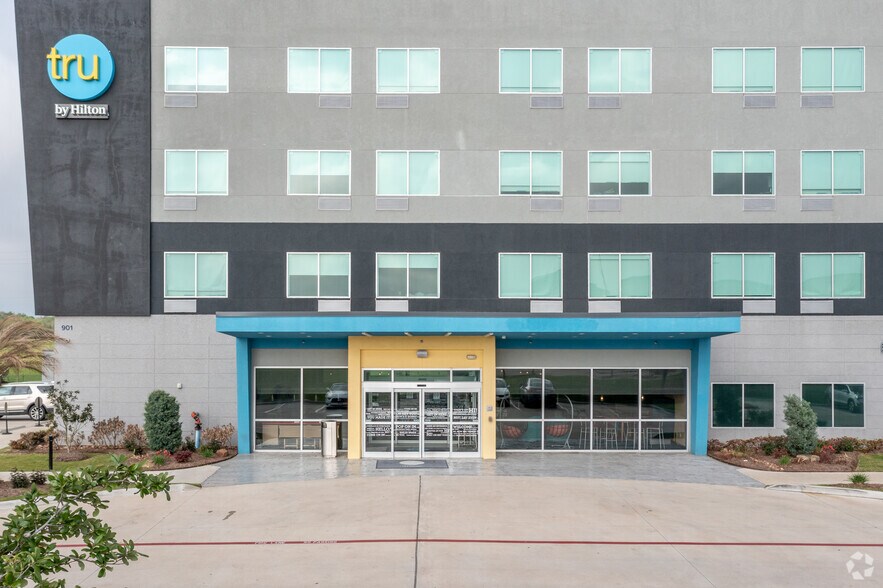 901 Rogers St, Webster, TX à vendre - Photo de l’immeuble – Image 2 sur 52