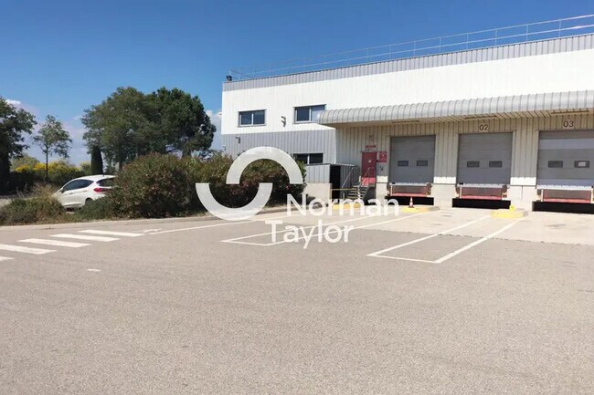 Plus de détails pour Local d'activités à louer