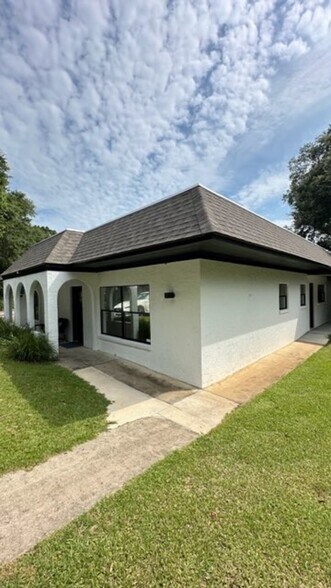 1706 Riggins Rd, Tallahassee, FL à louer - Photo de l’immeuble – Image 2 sur 14
