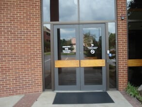 320 Executive Ct, Little Rock, AR à louer Photo de l’immeuble– Image 2 sur 2