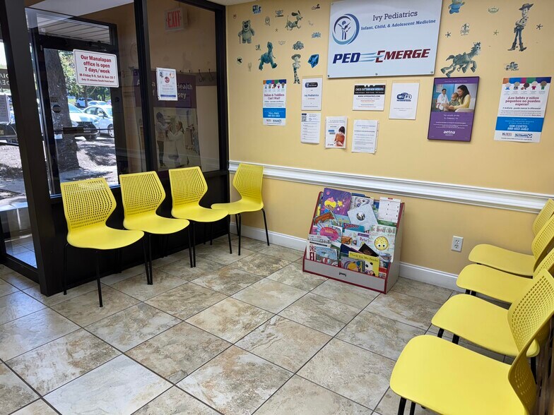 5-10 Brunswick Woods Dr, East Brunswick, NJ à louer - Photo de l’immeuble – Image 2 sur 9