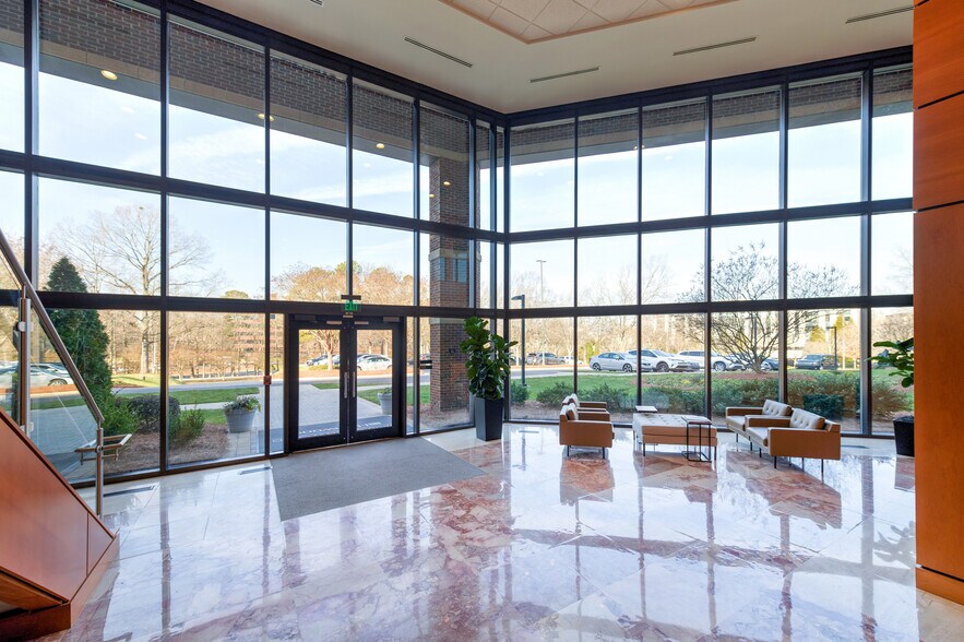 3600 Glenwood Ave, Raleigh, NC à louer - Hall d’entrée – Image 2 sur 18
