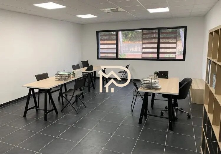 Bureau dans Le Pradet à louer - Photo de l’immeuble – Image 3 sur 5