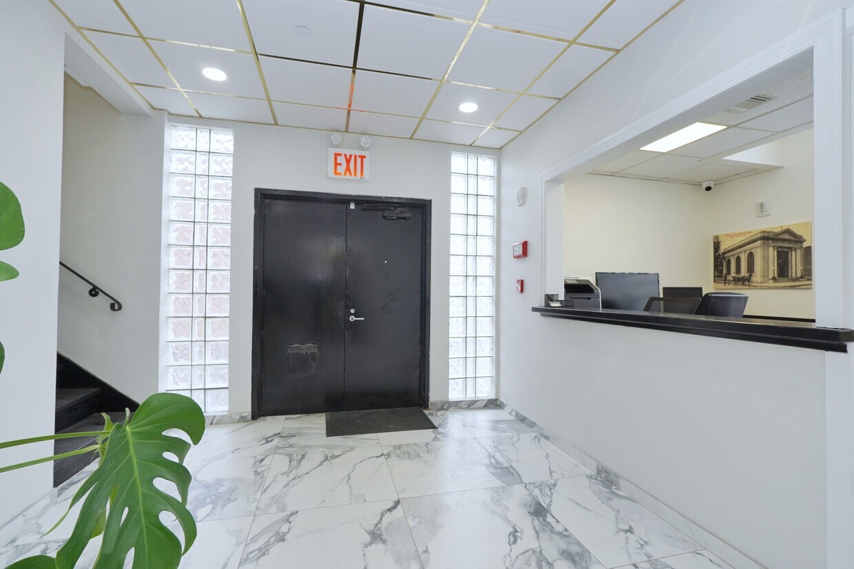 2940 Richmond Ter, Staten Island, NY à vendre Photo de l’immeuble– Image 1 sur 19